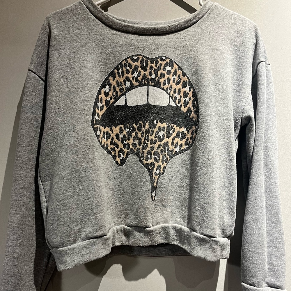 Lelis gray sweatshirt